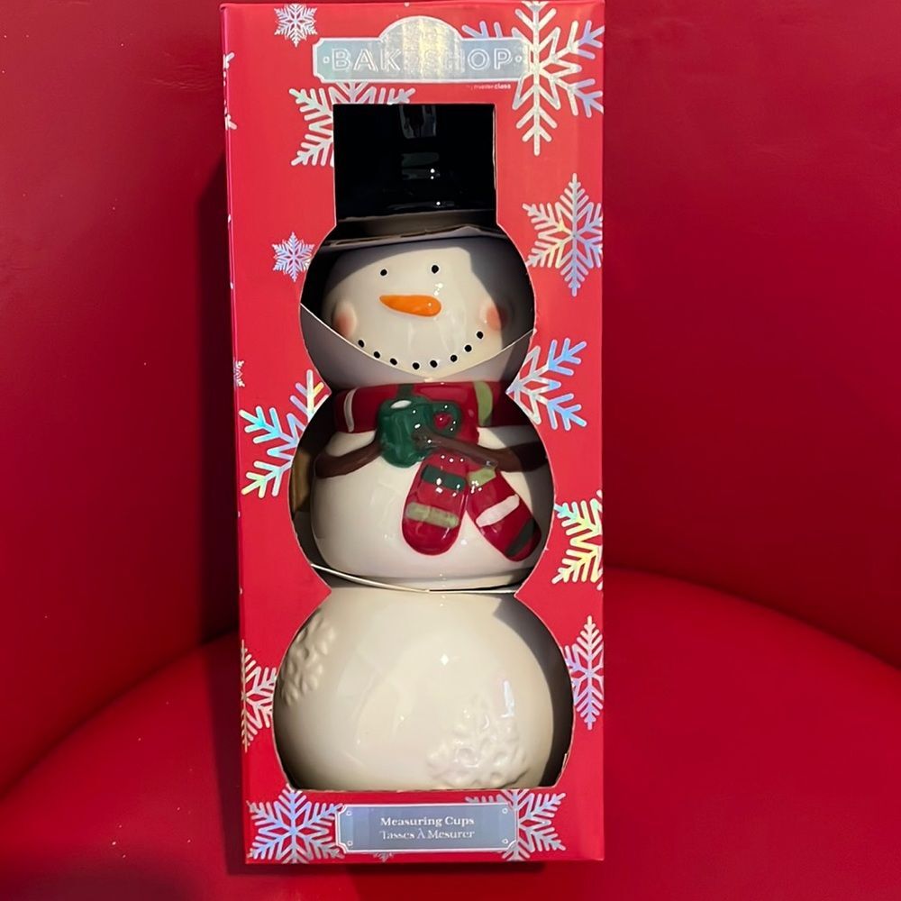 NIB Bakeshop snowman measuring cups